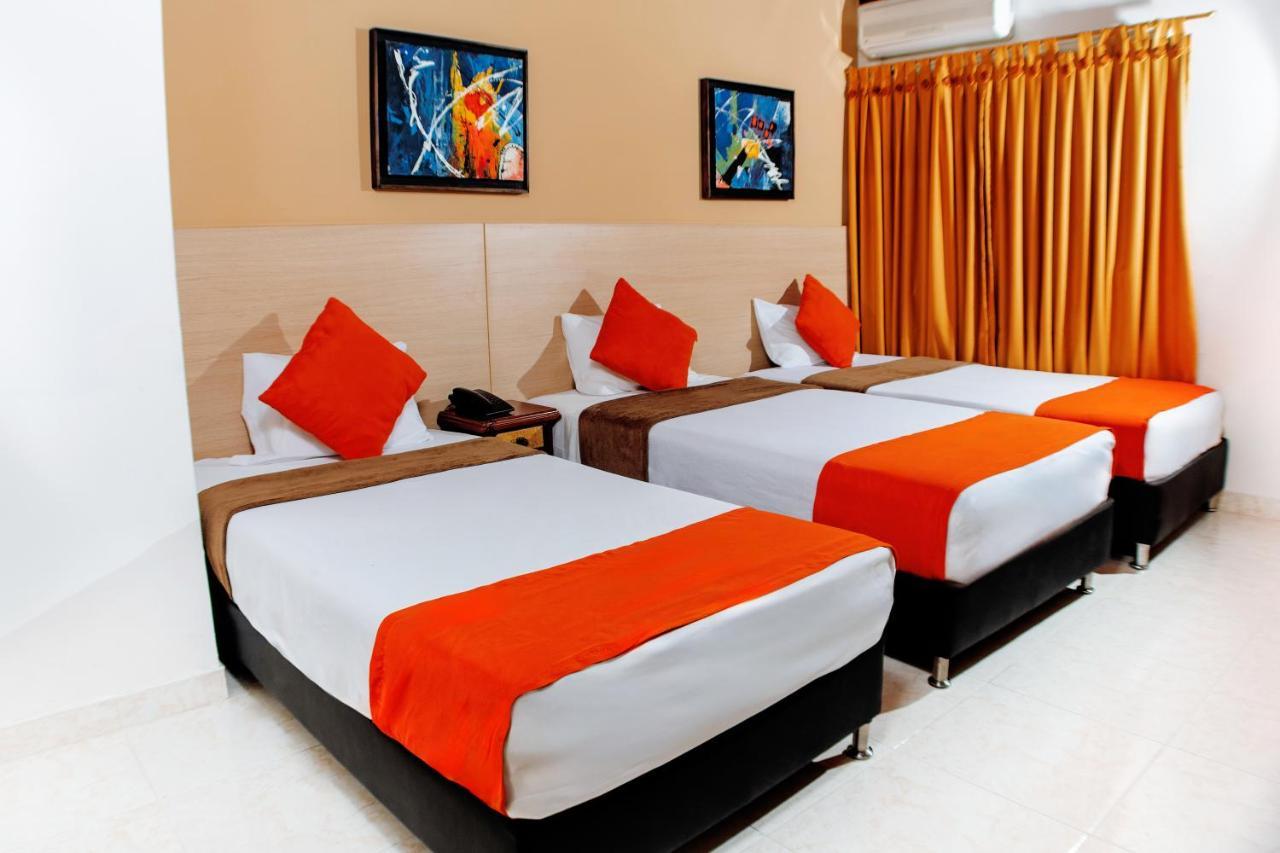 Hotel Luxor กูกูตา ภายนอก รูปภาพ