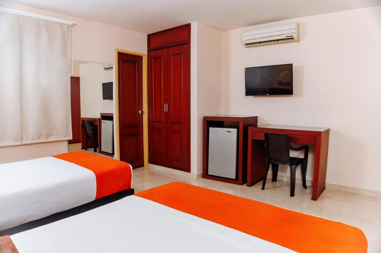 Hotel Luxor กูกูตา ภายนอก รูปภาพ
